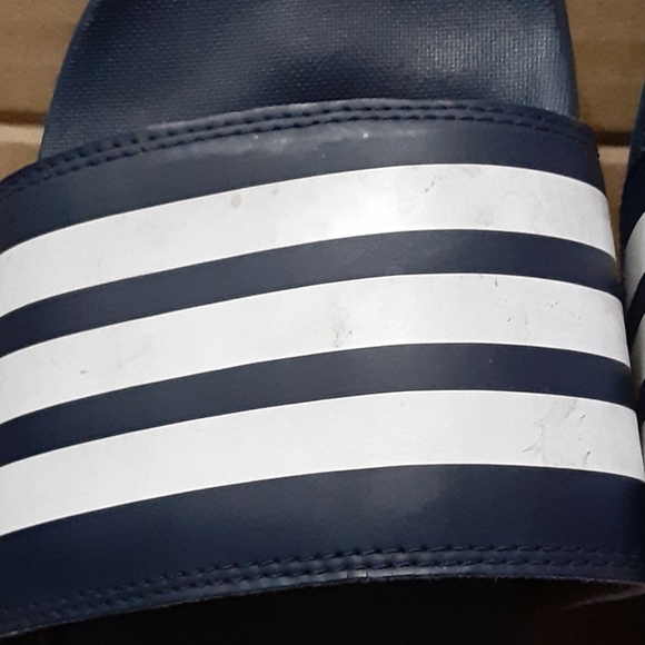 Adidas "Adilette" mens size 7 slides/sandals - Picture 2 of 16